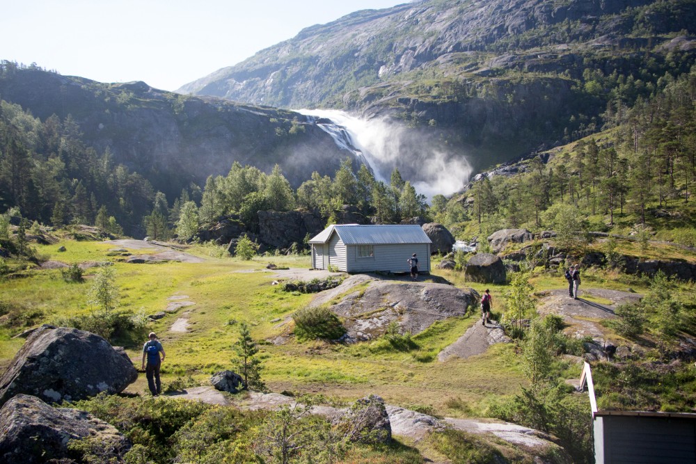 Husedalen is een klimtocht langs vier watervallen in Noorwegen 