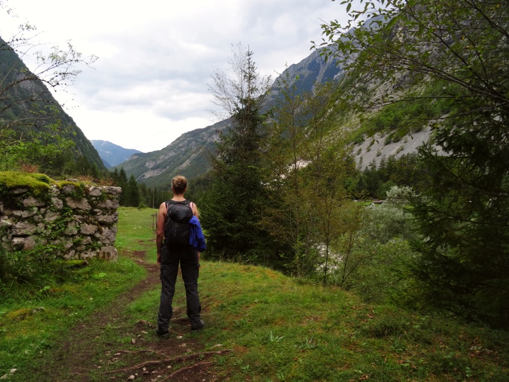 Wandelen langs de Soča rivier die je in Slovenië via de Soča Trail 
