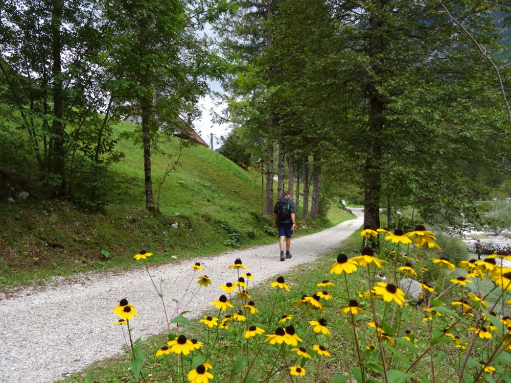 Wandelen langs de Soča rivier die je in Slovenië via de Soča Trail
