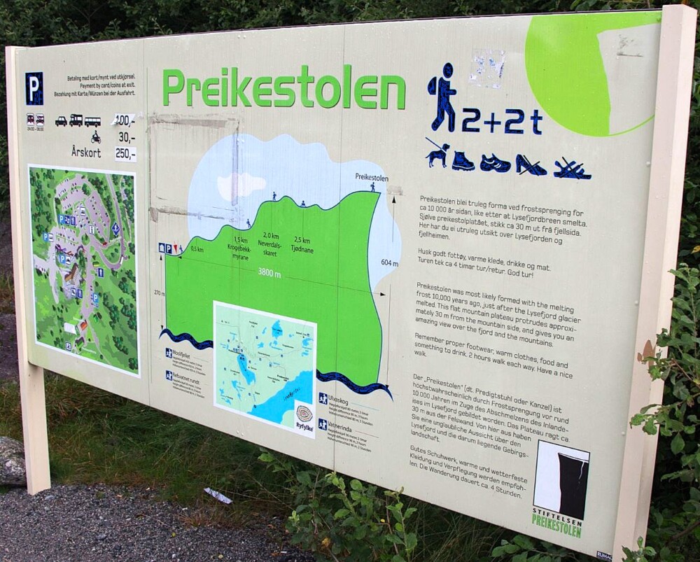 Bord bij wandeling naar Preikestolen Noorwegen