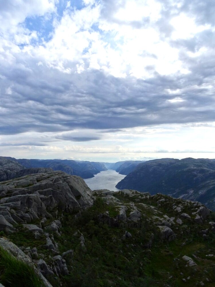 Vergezicht over het Noorse landschap.